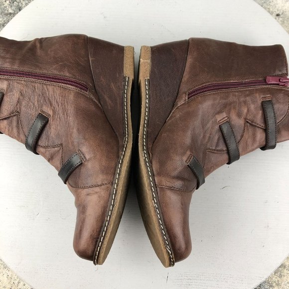 Eric Michael Women's EU 39 (8.5-9) Lena Brown Leather Buckle Wedge Ankle Booties - Picture 9 of 14